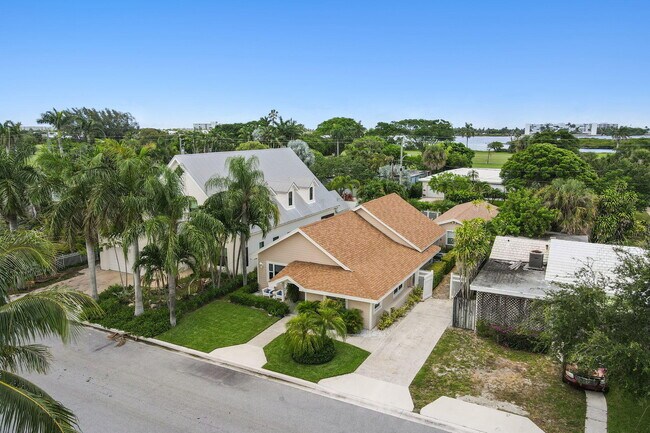 Building Photo - 1116 N Lakeside Dr