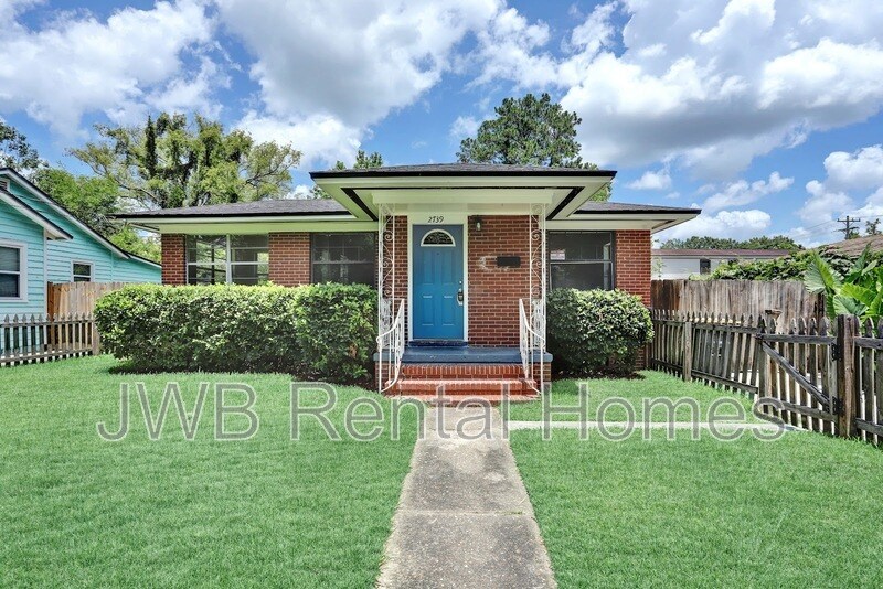 Primary Photo - 2739 Myra St