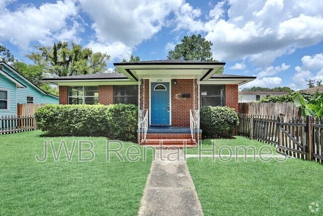 Building Photo - 2739 Myra St