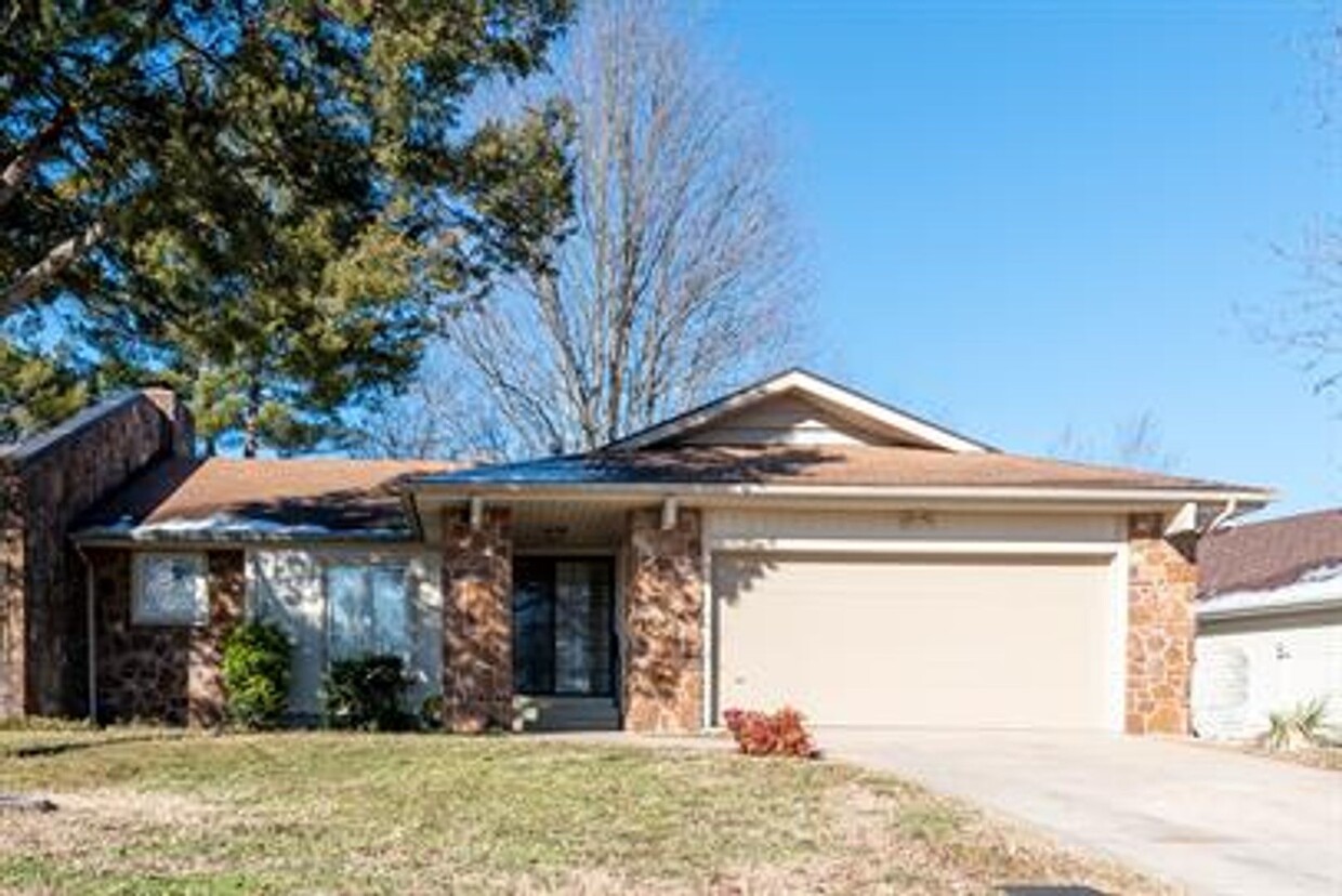 Primary Photo - Lakewood Village Patio Home!