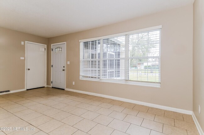 Foto del edificio - 1146 Busac Ave