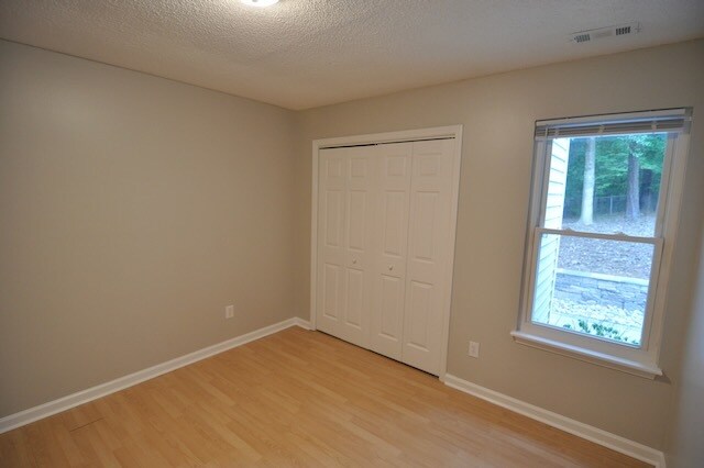 Foto del edificio - 304 Beech Hill Ct