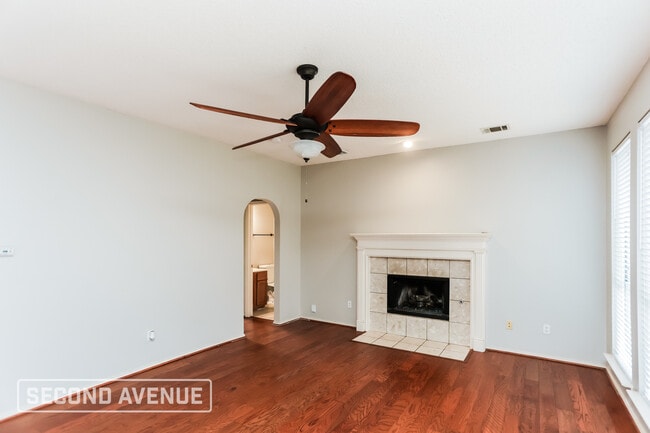 Building Photo - 1301 Clear Creek Dr