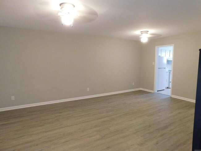 Building Photo - 2203 Fendley Dr