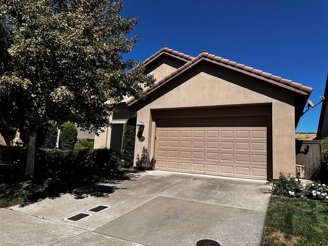 Foto del edificio - Spacious 3BR, 2BA with Solar and Modern Up...