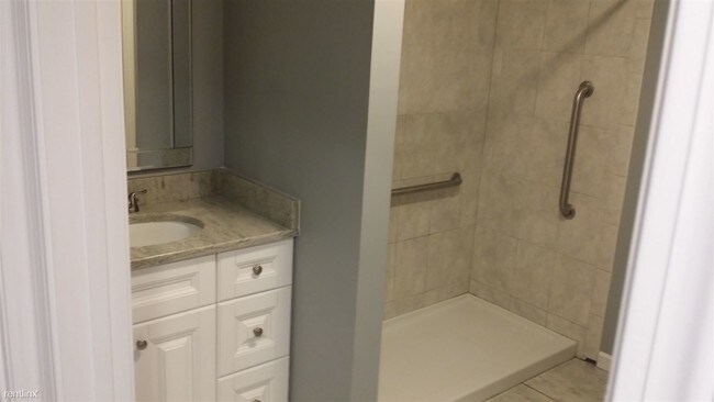 Foto del edificio - 408 Hickory Woods Ln