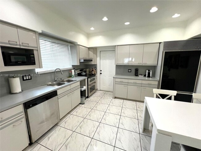 Foto del edificio - 2235 SW 23rd Ave