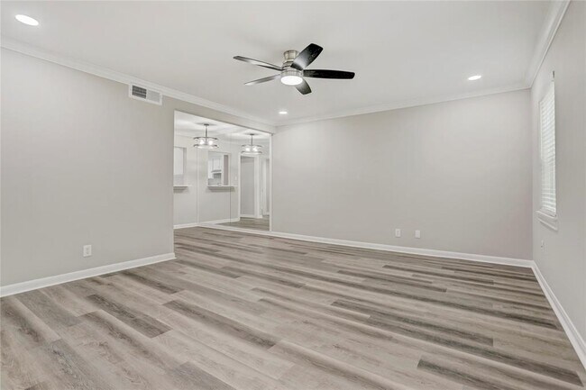 Foto del edificio - 5206 Arboles Dr