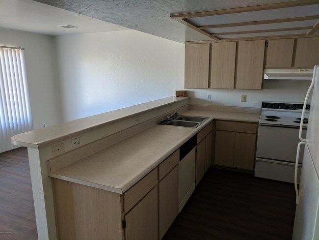 Building Photo - 3156 N Constance Dr