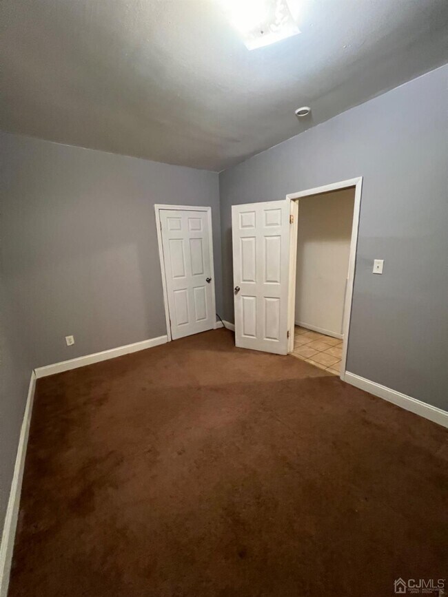 Building Photo - 462 Compton Ave