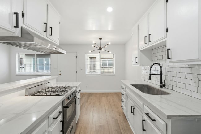 Building Photo - 5549 Fulcher Ave