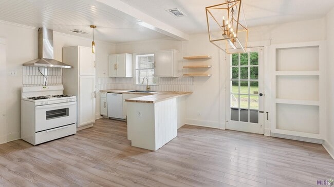 Photo - 7165 Government St House