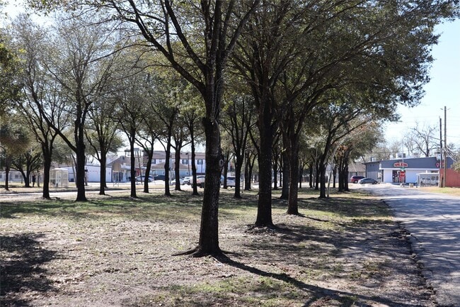 Building Photo - 131 N Maplewood St