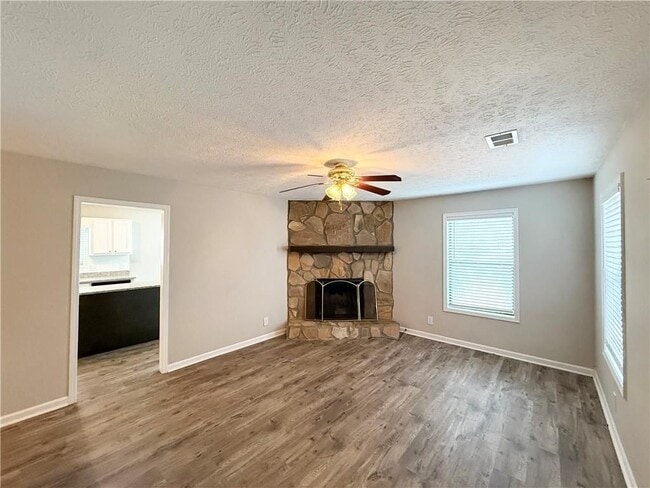 Building Photo - 1050 Mathews Ct