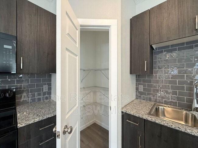 Foto del edificio - 4930 W Minota St