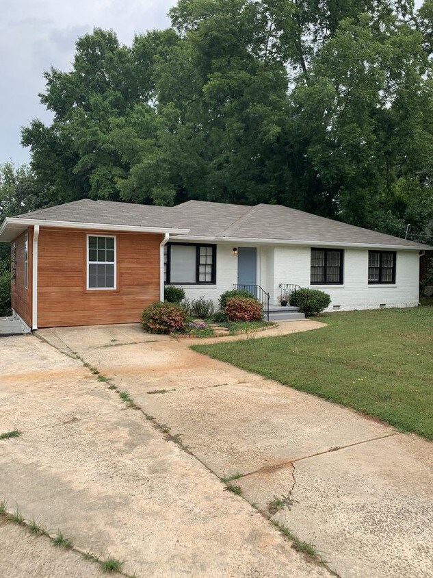 Primary Photo - 4 Bedroom 2 Bathroom Home in Decatur