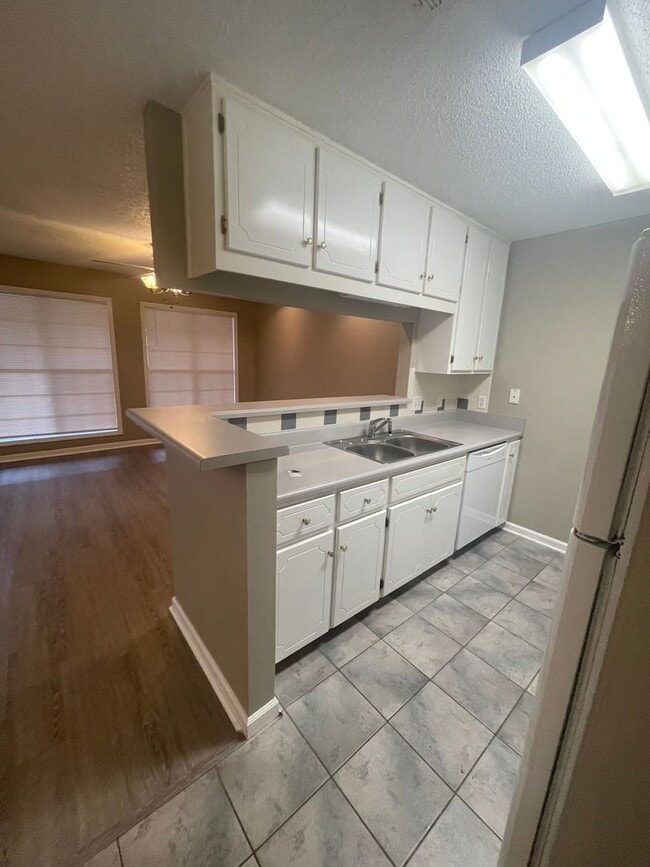 Foto del edificio - 212 Foxchase Ln