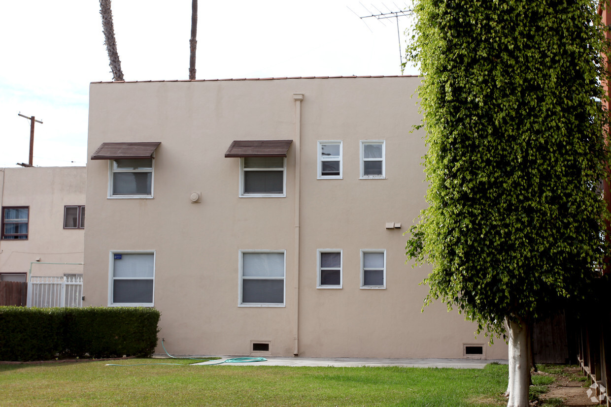 Building Photo - 633 Lime Ave