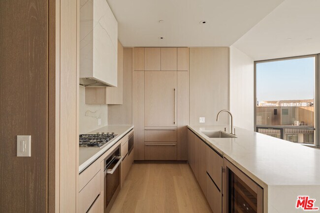 Building Photo - 211 Elm Ct