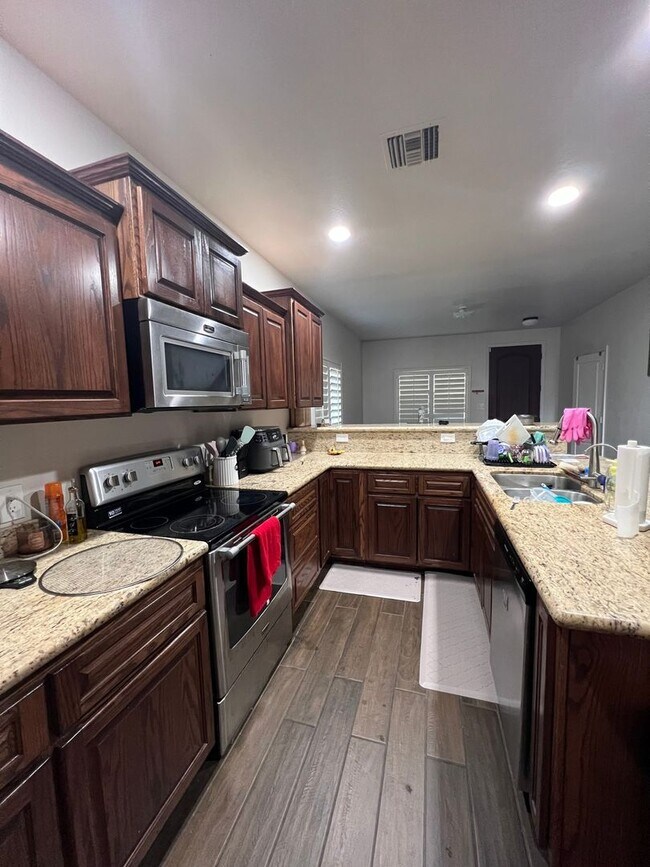 Building Photo - 3 Bedroom Single Family Home in Yuma