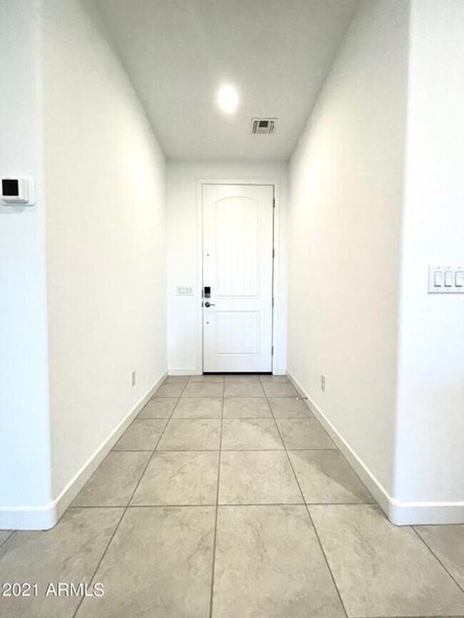 Foto del edificio - Brand New !! 2022 single level 3 bedroom home with Pool in upscale Westgate community in Glendale