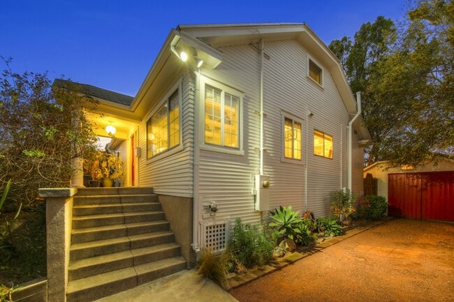 Foto del edificio - 1563 Lucretia Ave