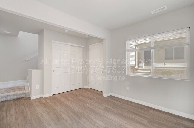 Foto del edificio - 5732 Thurless Ln