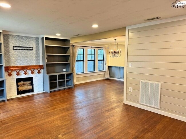 Building Photo - 1716 Victory Ave