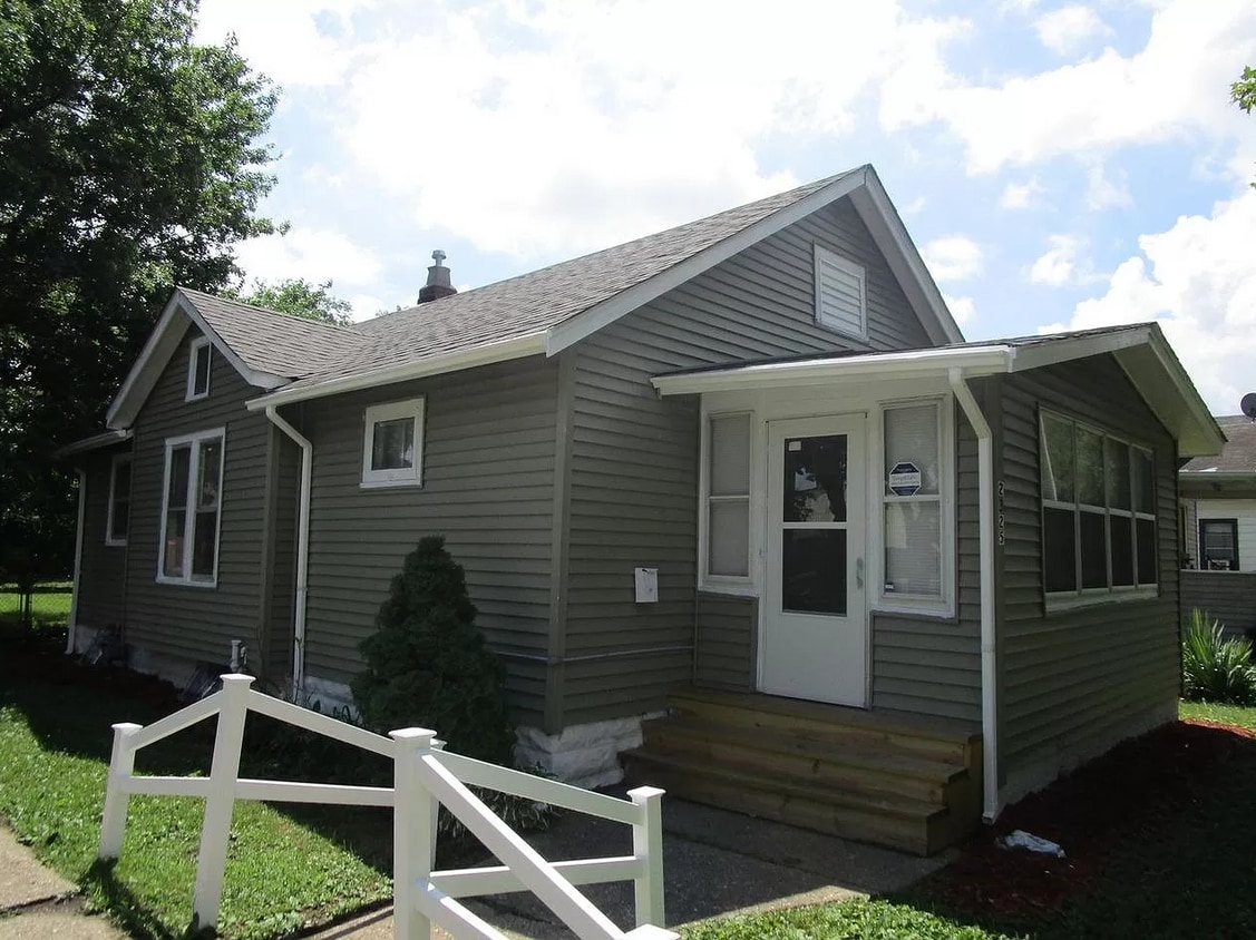 Primary Photo - 2325 N Church St