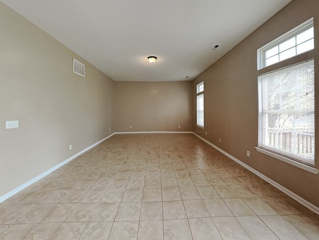 Building Photo - Serene Living in a Quiet Cul-de-Sac with O...