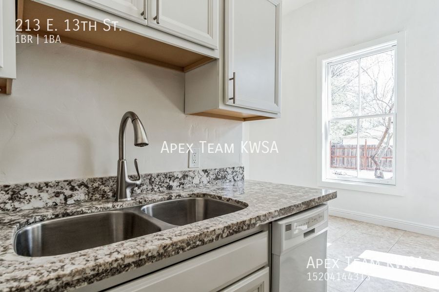 Foto principal - 213 E 13th St