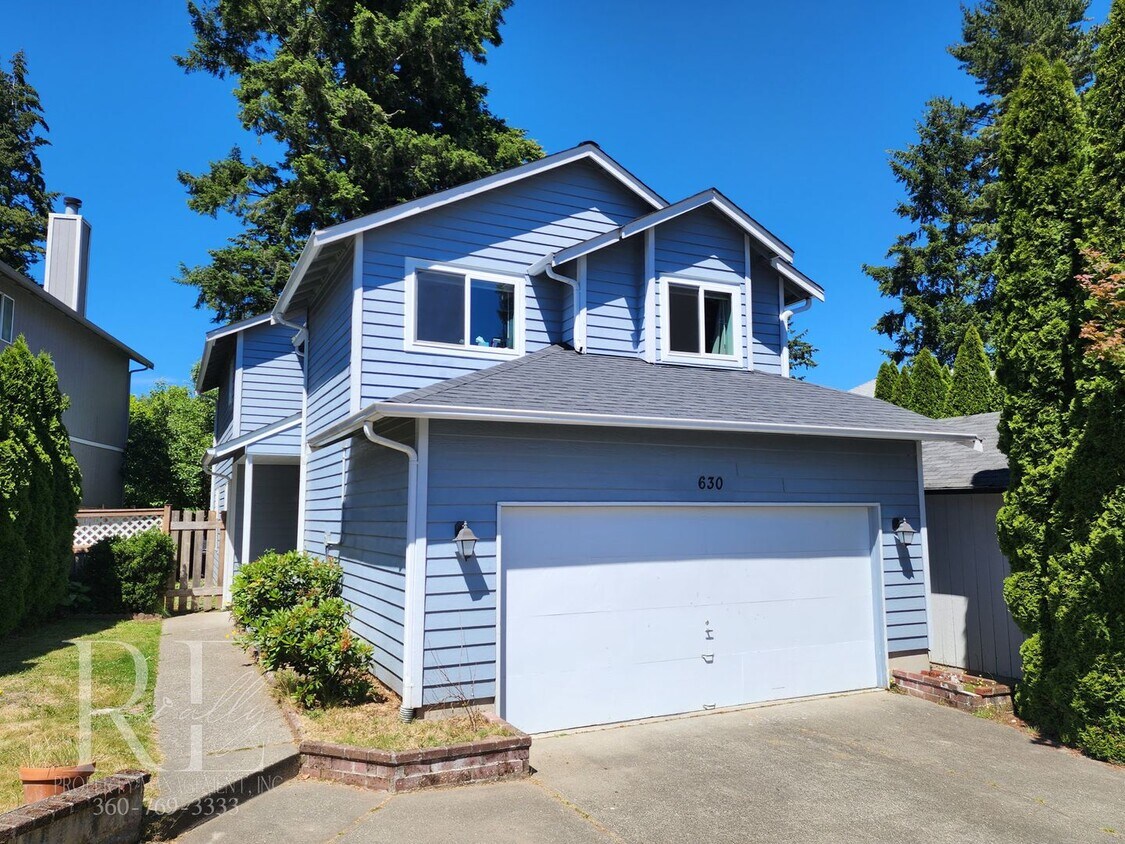 Primary Photo - Inviting Vaulted 2-Story