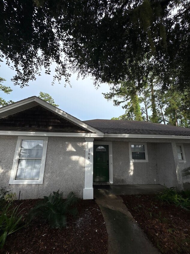Foto principal - 106 Leeswood Cir