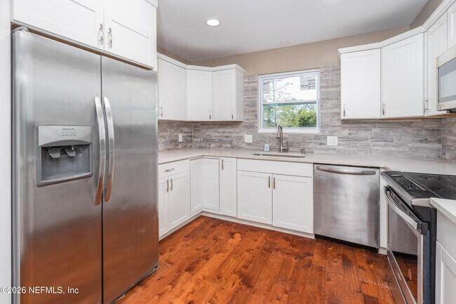 Foto del edificio - 2450 Fallen Tree Dr W