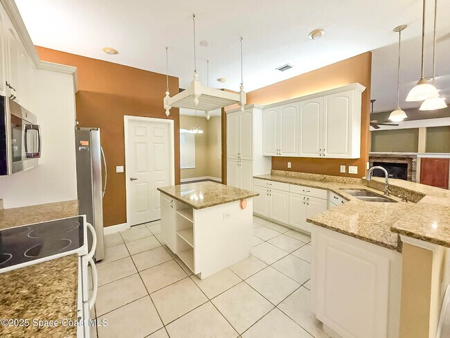 Building Photo - 949 SE Gardenbrook Ct