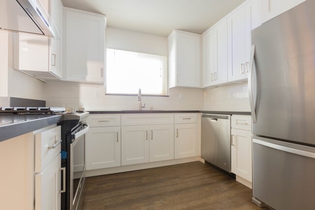 Building Photo - 1206 N Orange Dr