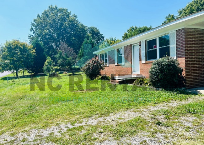 Building Photo - 527 Swain Dr