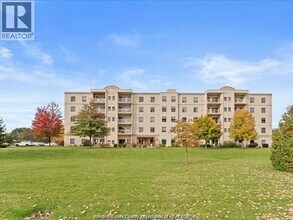 Building Photo - 325 Village Grove Dr