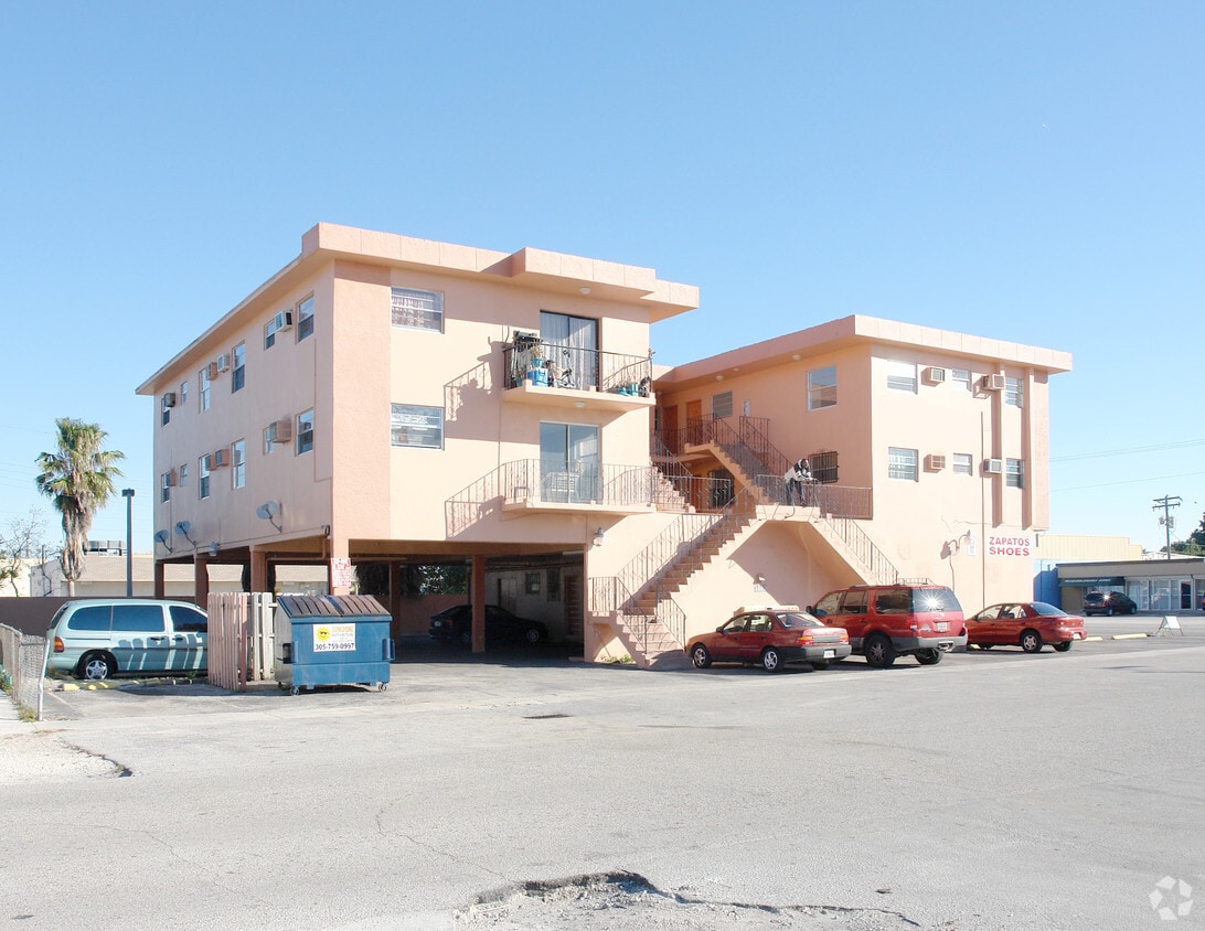 Building Photo - 3800 E 4th Ave