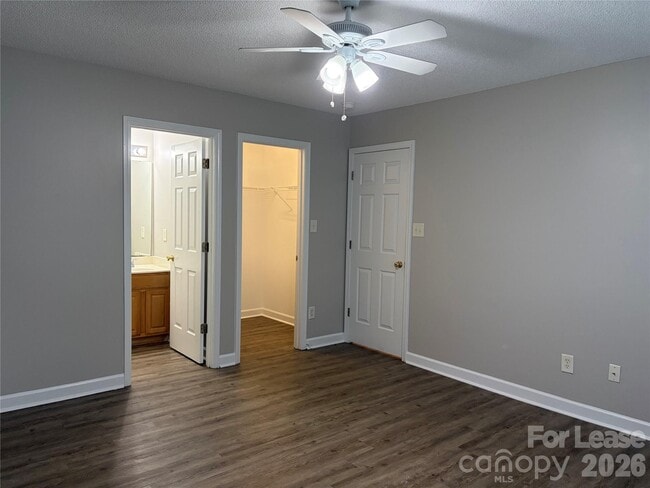 Foto del edificio - 4924 Aldersbrook Dr