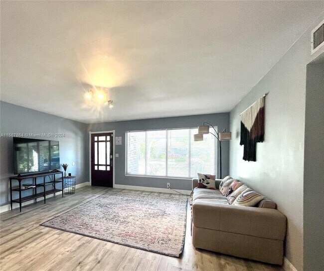 Foto del edificio - 610 NE 2nd Pl