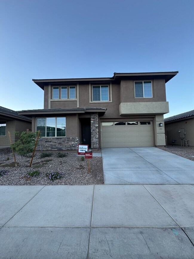 Building Photo - BRAND NEW 5 BEDROOM HOME IN VISTANCIA