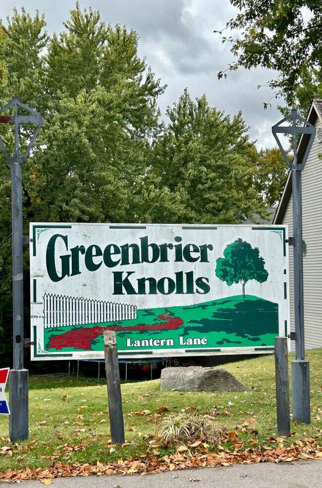 Foto del edificio - Beautiful 3 level home on a quiet cul-de-sac in Greenbrier Knolls--AVAILABLE NOW!!!!