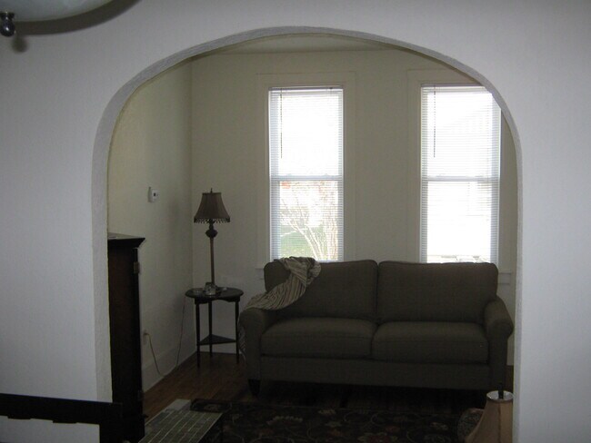 Living Room - 1320 E Hamilton St