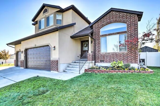 Photo - 4627 Seminole Cir (Riverton, UT) House