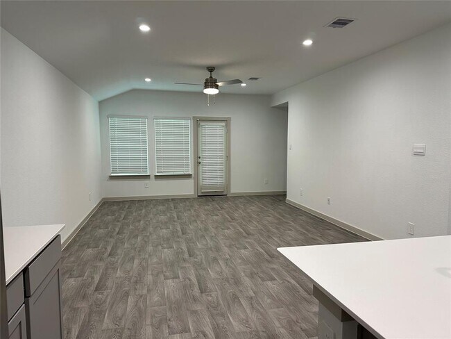 Foto del edificio - 12922 Wempe Way