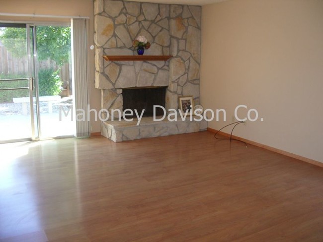 Foto del edificio - 167 Firethorn Dr