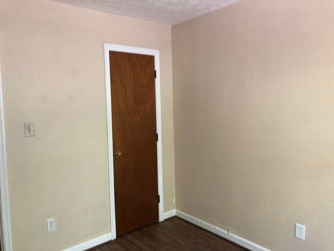 Building Photo - 320 Witness Ln