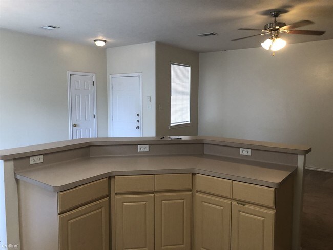 Building Photo - 3609 S Hampton Ct