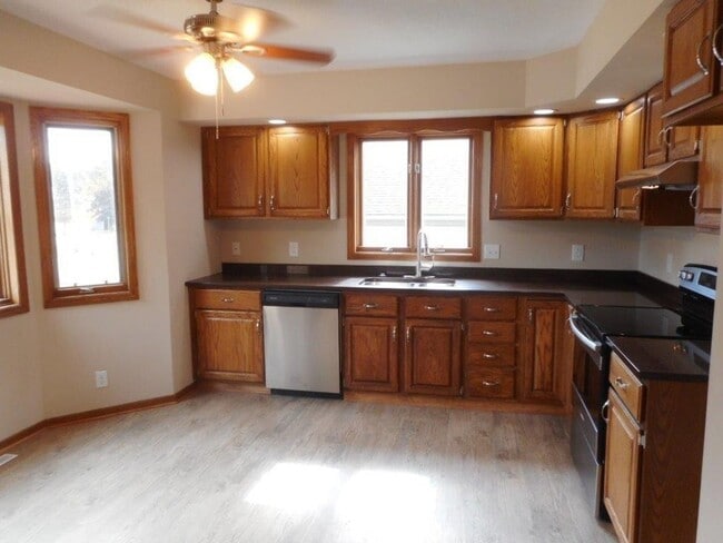 Building Photo - Spacious 4-Bedroom Home with Fireplace and...
